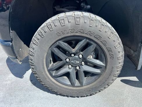 Used 2020 Chevrolet Silverado 1500 Custom Trail Boss w/ Custom Convenience Package AWD/4WD image 4