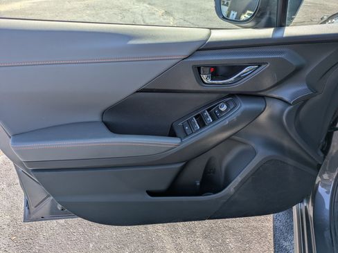 Used 2025 Subaru Crosstrek 2.5i Limited w/ Crosstrek Mirror Package image 11