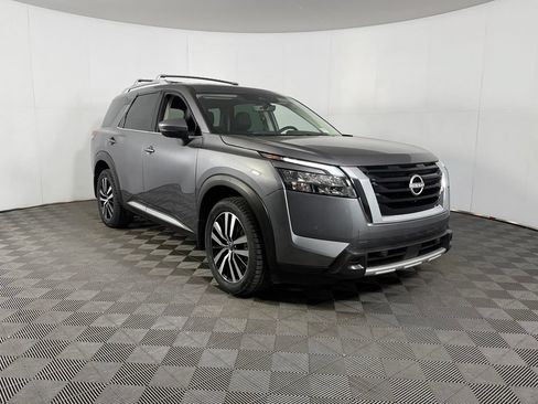 Used 2025 Nissan Pathfinder Platinum w/ Cargo Package AWD/4WD image 3