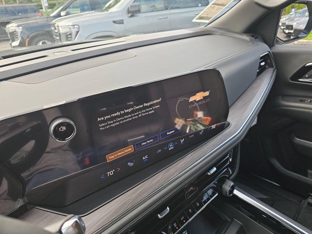 New 2026 Chevrolet Suburban LT w/ Comfort Package AWD/4WD image 27