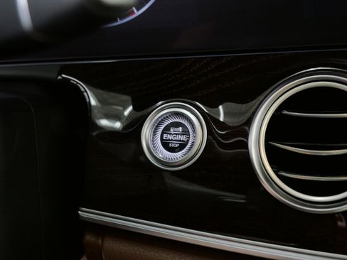 Used 2020 Mercedes-Benz E 350 4MATIC Sedan image 28