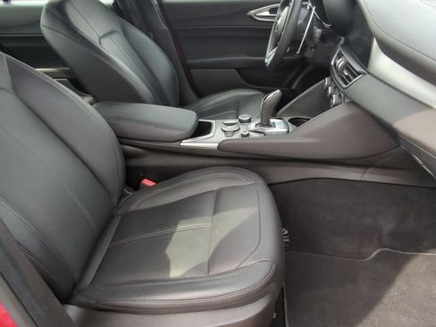 Used 2025 Alfa Romeo Giulia AWD image 26