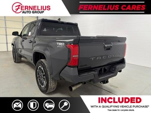 Used 2025 Toyota Tacoma TRD Sport AWD/4WD image 6