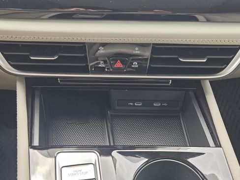 Used 2024 Volkswagen Atlas SE FWD image 11