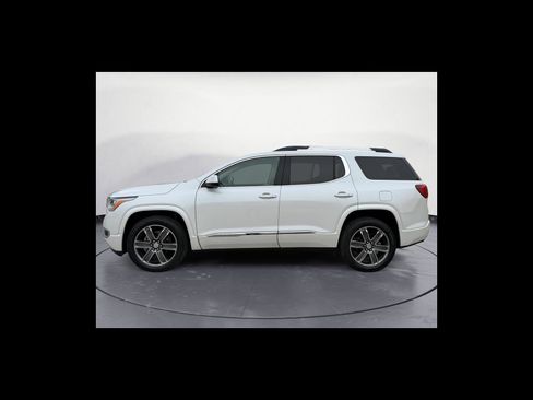 Used 2017 GMC Acadia Denali w/ Technology Package image 3