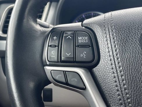 Used 2019 Toyota Highlander XLE FWD image 28