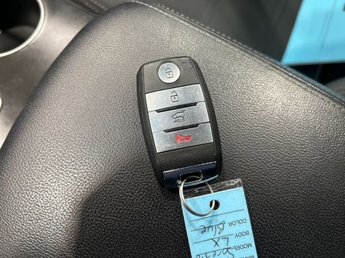 Used 2020 Kia Sorento S image 21