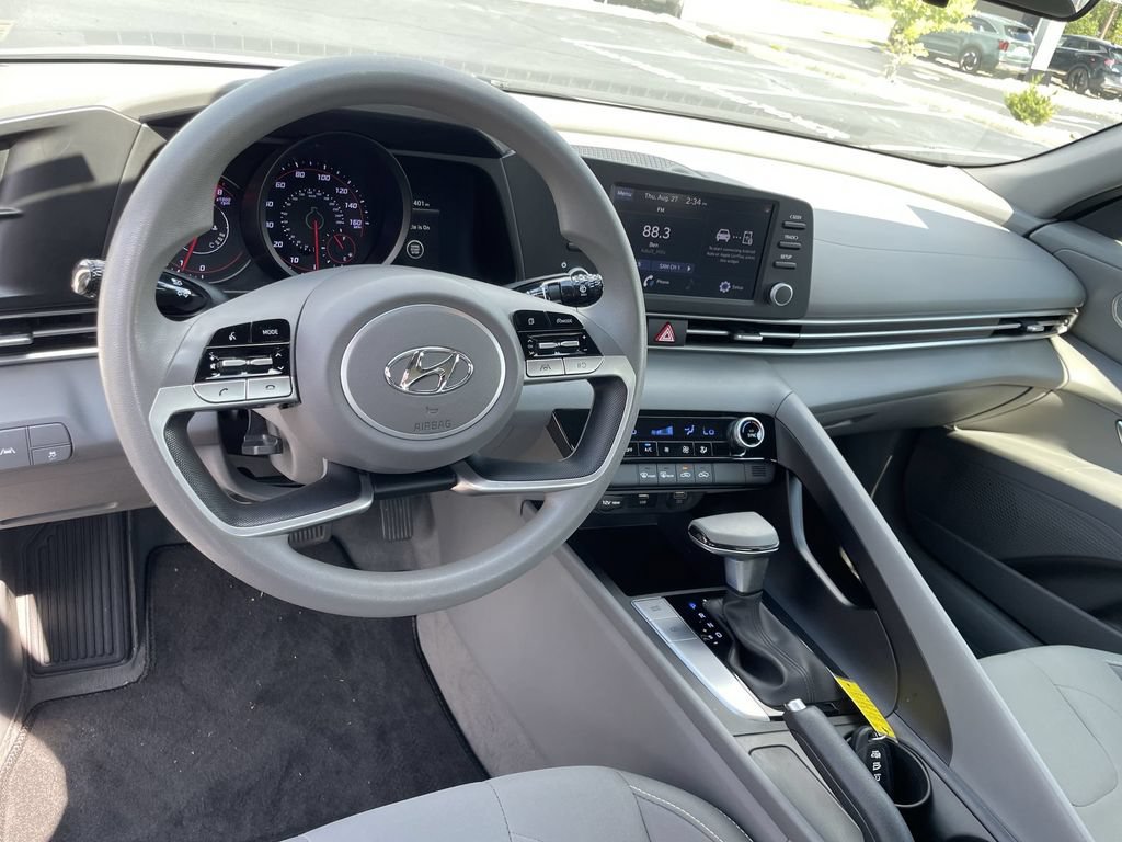Used 2023 Hyundai Elantra SEL w/ Cargo Package FWD image 9