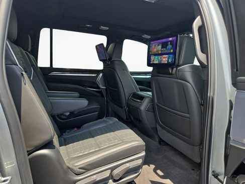 Used 2025 Cadillac Escalade ESV Sport Platinum w/ LPO, ONYX Package AWD/4WD image 35