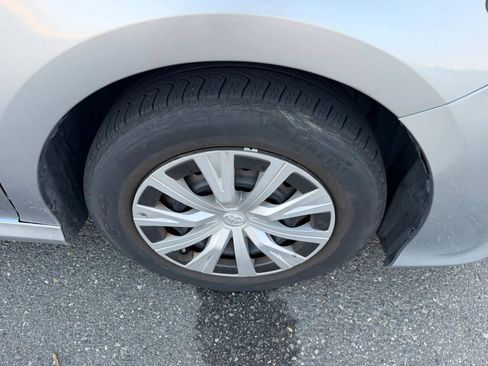 Used 2019 Toyota Camry LE image 28