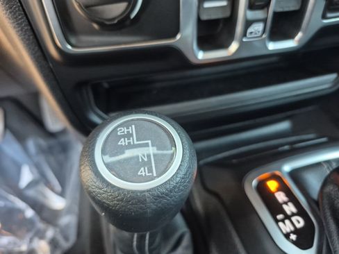Used 2026 Jeep Wrangler Unlimited Sport AWD/4WD image 31