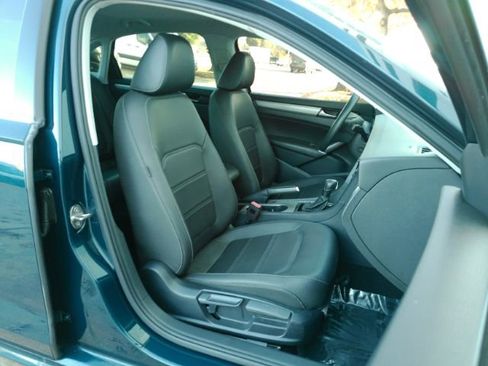 Used 2022 Volkswagen Passat 2.0T SE image 23