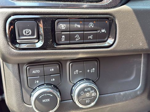 Used 2026 GMC Yukon AT4 w/ LPO, Floor Liner Package AWD/4WD image 36