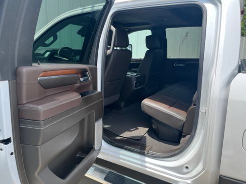 Used 2024 GMC Sierra 3500 Denali w/ Technology Package AWD/4WD image 10