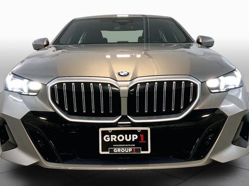 Used 2024 BMW 540i xDrive AWD/4WD image 3