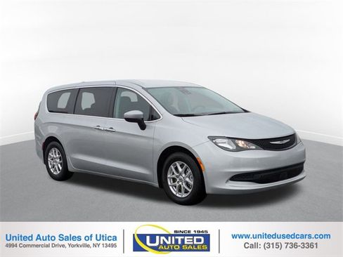Used 2023 Chrysler Voyager LX image 1