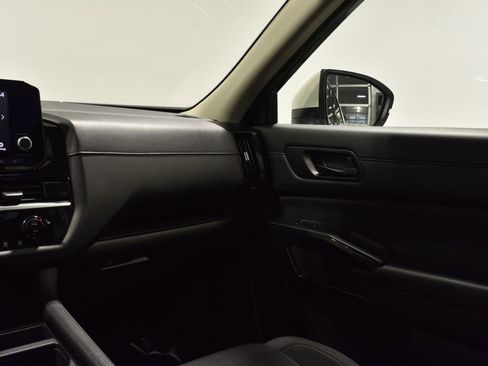 Used 2023 Nissan Pathfinder SV image 14