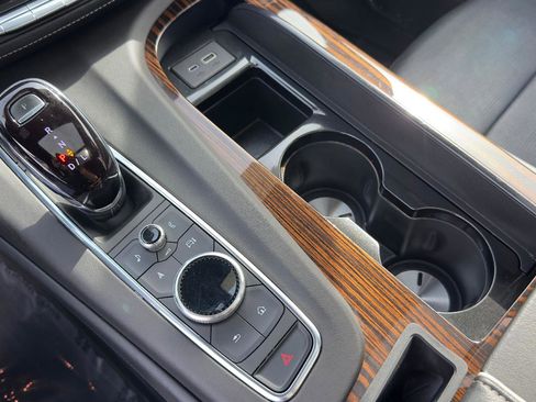 Certified 2023 Cadillac Escalade Premium Luxury w/ LPO, Radiant Package image 21