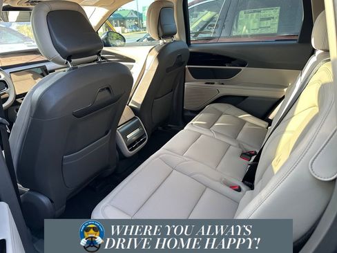 New 2025 Lincoln Nautilus Premier image 19