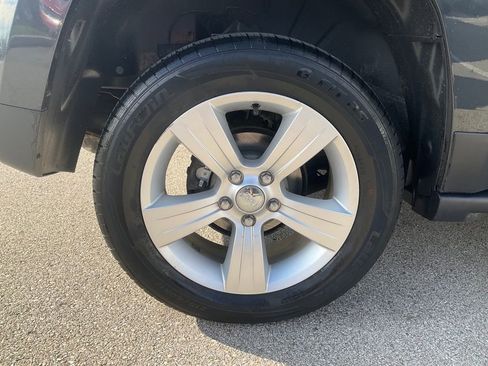 Used 2014 Jeep Patriot Latitude w/ Sun/Sound Group image 8