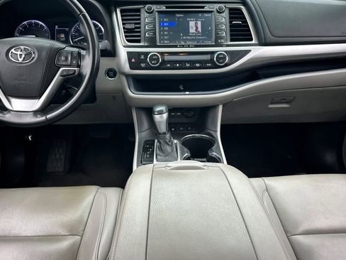 Used 2019 Toyota Highlander XLE image 4