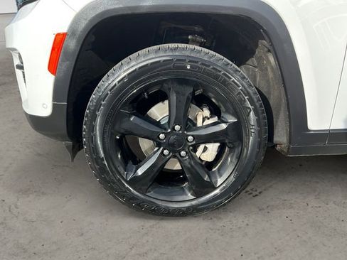 Used 2023 Jeep Grand Cherokee Limited w/ Luxury Tech Group II image 14