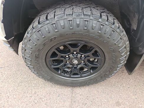 Used 2022 Toyota Tacoma SR5 RWD image 27