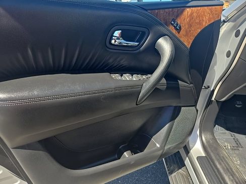 Used 2024 Nissan Armada SL w/ Captain's Chairs Package AWD/4WD image 9