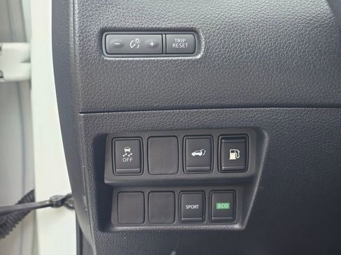 Used 2018 Nissan Rogue SV FWD image 22