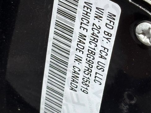 Used 2023 Chrysler Pacifica Touring-L FWD image 21