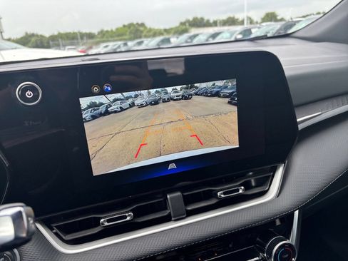 Used 2025 Chevrolet Equinox LT AWD/4WD image 24