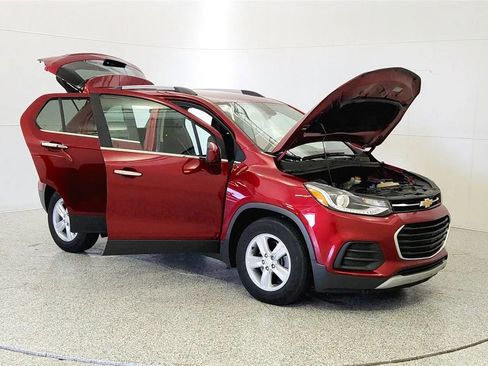 Used 2020 Chevrolet Trax LT w/ Driver Confidence Package FWD image 9