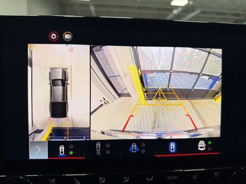 Used 2024 GMC Canyon AT4X image 46