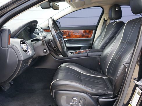 Used 2018 Jaguar XJ R-Sport image 16