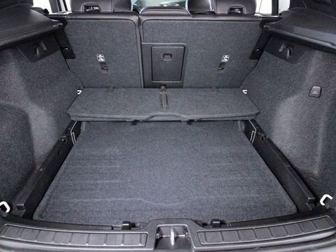 Certified 2025 Volvo XC40 B5 Ultra w/ Protection Package Premier AWD/4WD image 32