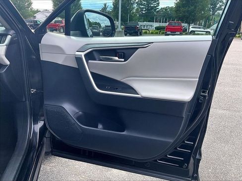 Used 2019 Toyota RAV4 XLE AWD/4WD image 10