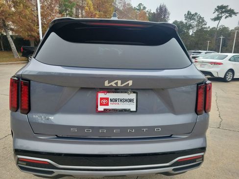 Used 2022 Kia Sorento S w/ Panoramic Sunroof Package image 4