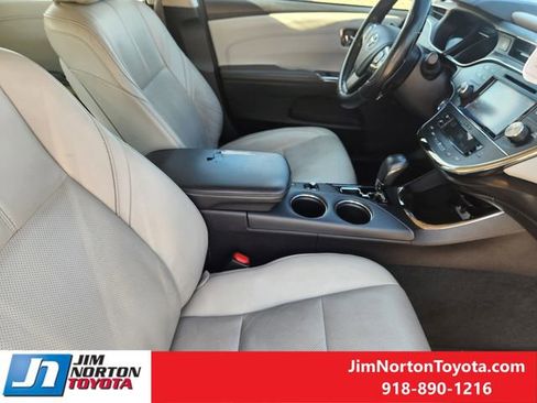 Used 2018 Toyota Avalon Limited image 15