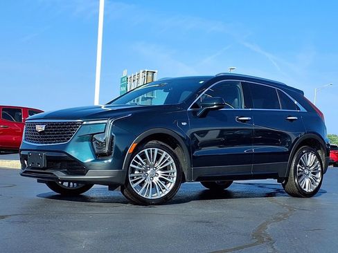 Used 2024 Cadillac XT4 Premium Luxury w/ Cold Weather Package AWD/4WD image 2