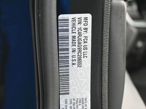 Used 2024 Jeep Grand Cherokee Laredo w/ Trailer Tow Package image 15