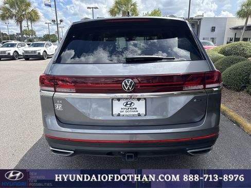 Used 2025 Volkswagen Atlas SE AWD/4WD image 3