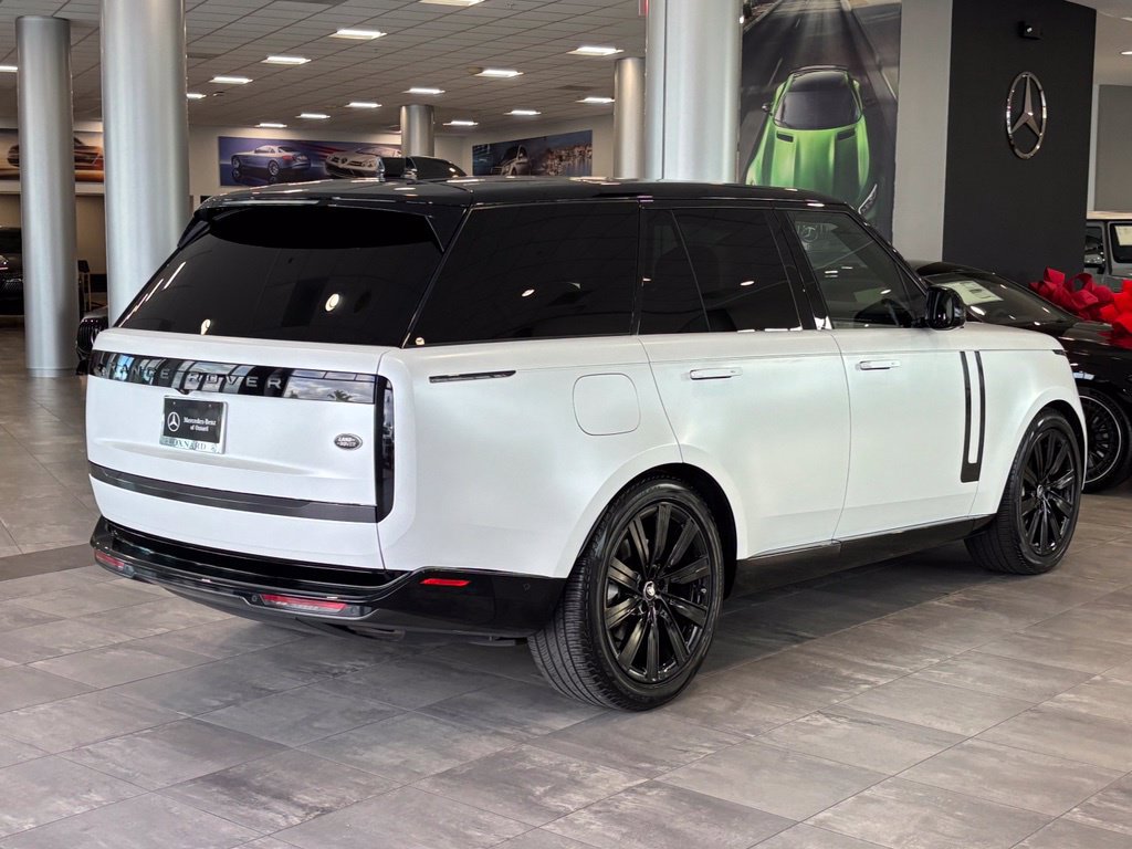 Used 2023 Land Rover Range Rover SE AWD/4WD image 4