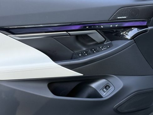 Used 2025 BMW i5 xDrive40 w/ Premium Package image 13