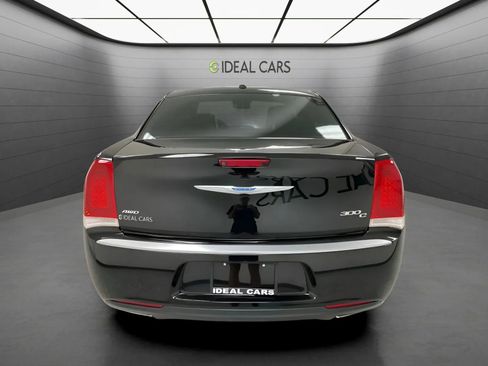 Used 2017 Chrysler 300 C Platinum AWD/4WD image 5