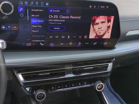 Used 2025 Chevrolet Traverse LT image 15