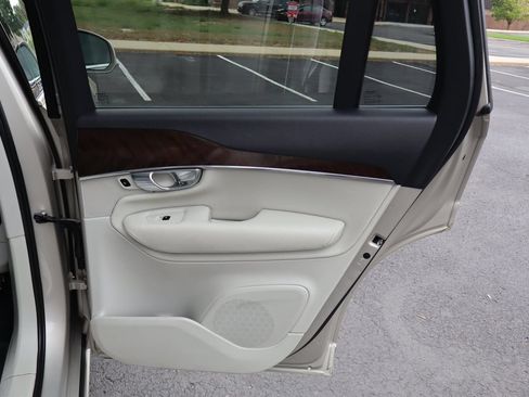 Used 2016 Volvo XC90 T6 Momentum w/ Momentum Plus Package AWD/4WD image 27
