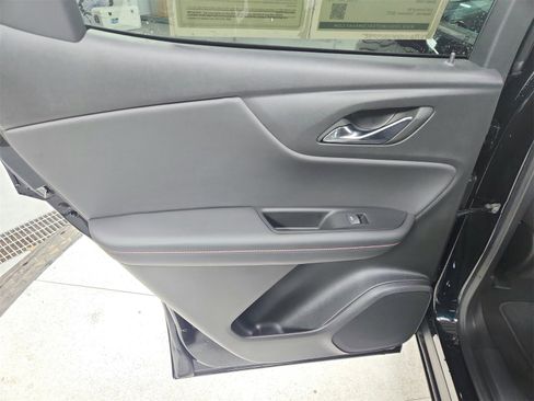 Used 2025 Chevrolet Blazer RS image 34