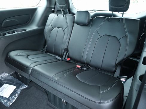 New 2026 Chrysler Voyager LX image 27