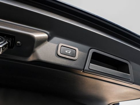 Used 2021 Land Rover Range Rover Velar R-Dynamic S image 61