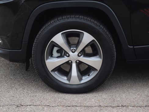 Used 2022 Jeep Cherokee Limited image 29